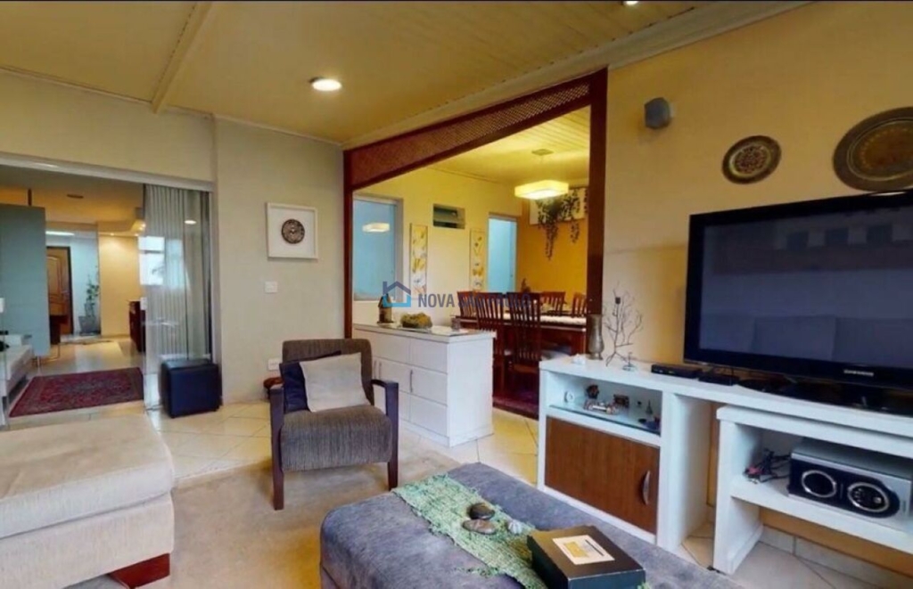 Apartamento reformado ao lado do Metrô Vila Mariana
