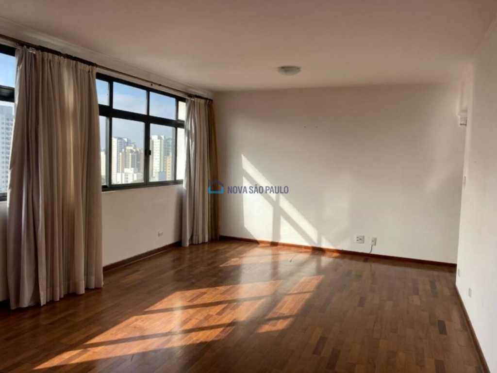 Apartamento 03 Dormitórios sendo 01 suíte, próximo ao metrô Santa cruz