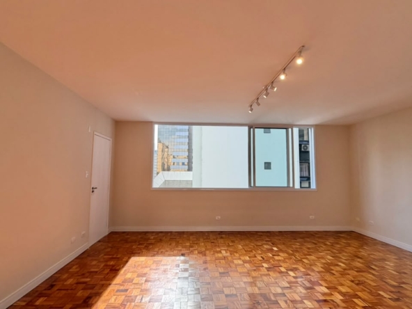 Apartamento reformado com 2 dormitórios e 1 vaga nos Jardins