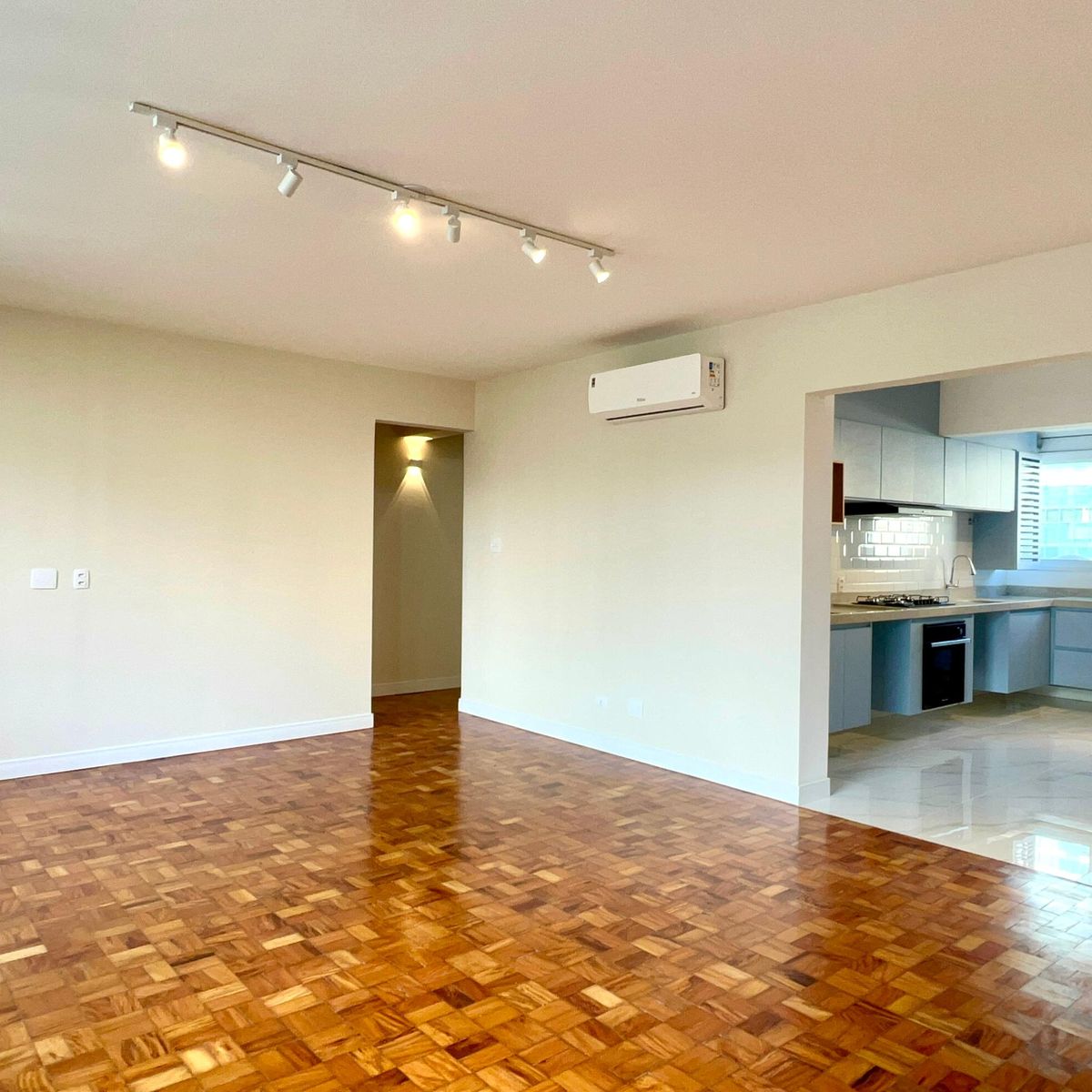 Apartamento reformado com 2 dormitórios e 1 vaga nos Jardins